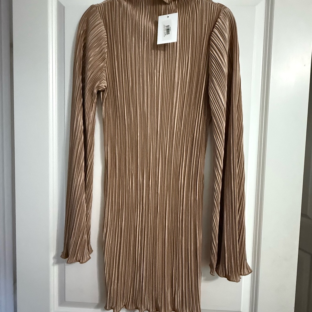 Chic Long Sleeve Pleated Dress in Tan